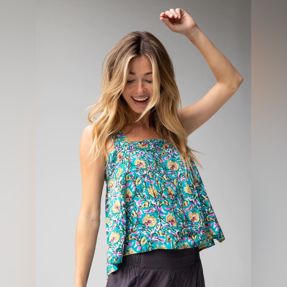 NWOT Natural Life Kate Pleated Tank Top – Turquoise Floral